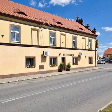Hotel Stary Ratusz Kostomloty Exterior photo