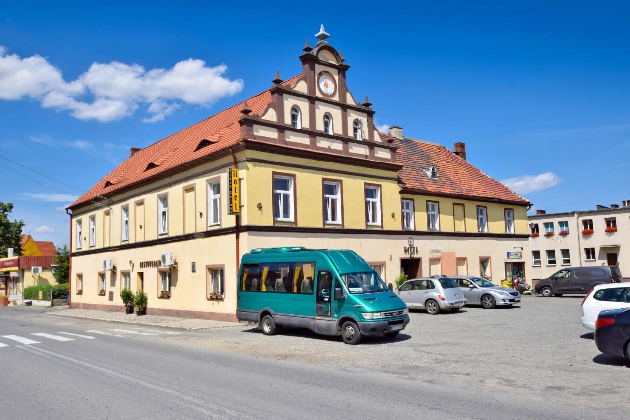 Hotel Stary Ratusz Kostomloty Exterior photo