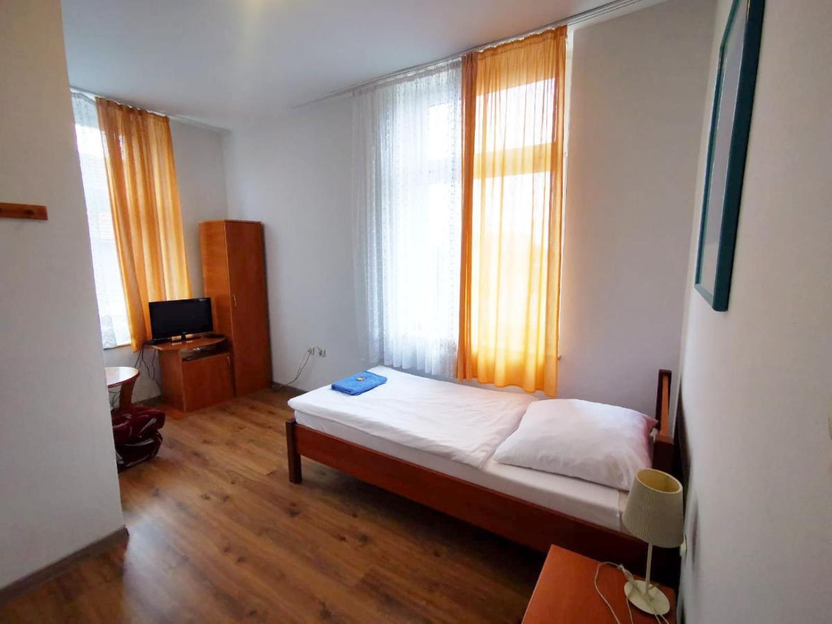 Hotel Stary Ratusz Kostomloty Exterior photo